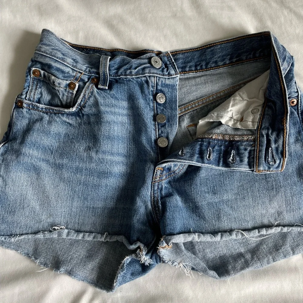 Vintage Levi 501 cut offs - Picture 4 of 4